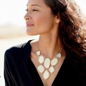 🥳 3/$26 Stella & Dot Fiona Bib Statement Necklace